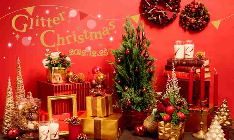 クリスマスの壁紙を貼るトピ