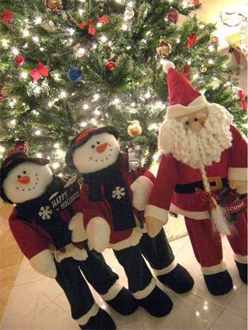 クリスマスの壁紙を貼るトピ