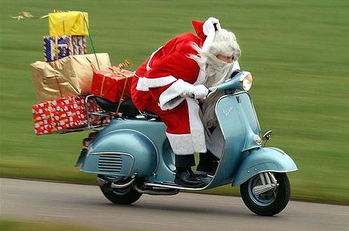 クリスマスの壁紙を貼るトピ