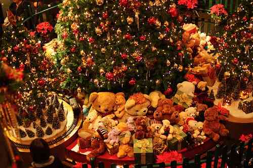 クリスマスの壁紙を貼るトピ