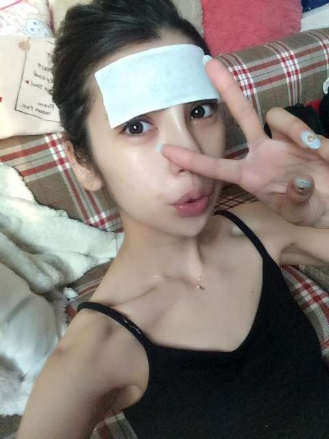 坂口杏里、バイきんぐ小峠英二からの土産公開