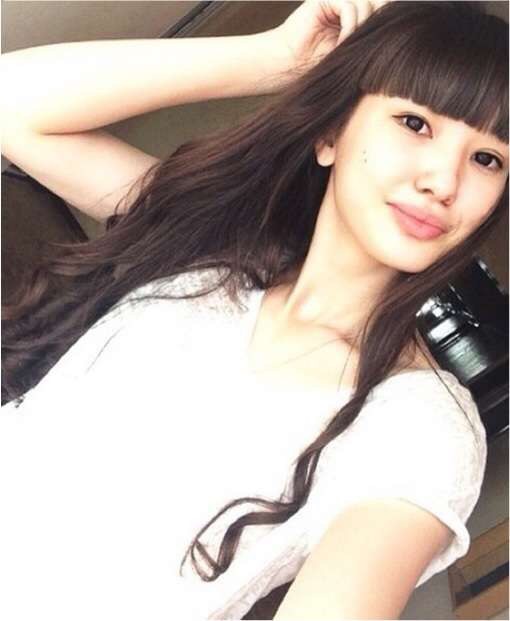 女子バレーボール、カザフスタン代表の美少女、車のボンネットに乗った写真が物議を醸す