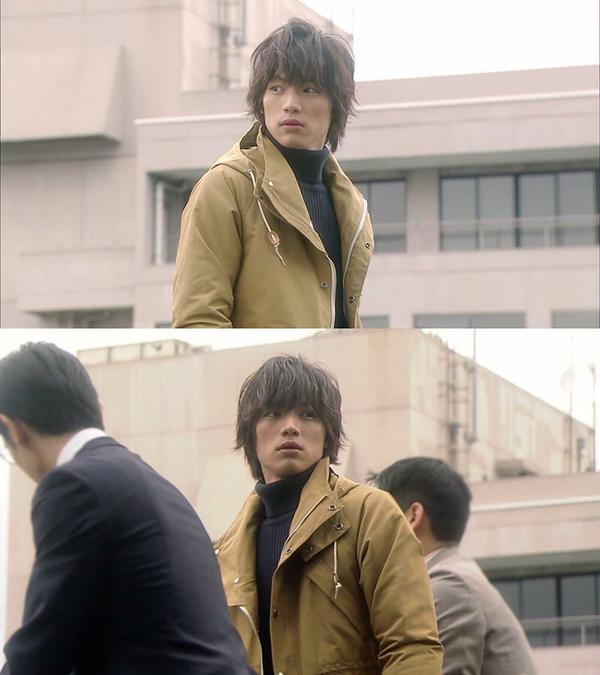 冬服姿の男性有名人画像
