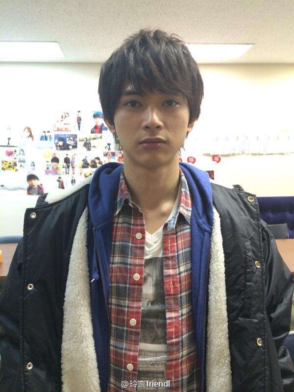 冬服姿の男性有名人画像