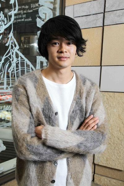 冬服姿の男性有名人画像