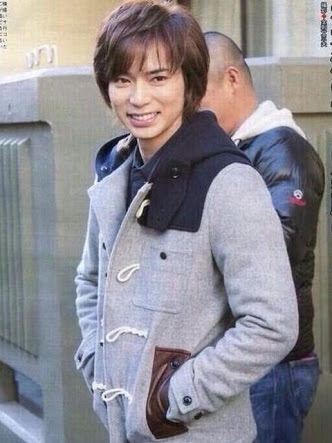 冬服姿の男性有名人画像