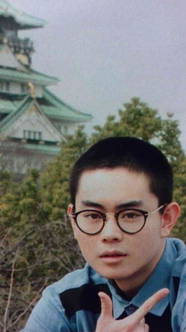 冬服姿の男性有名人画像