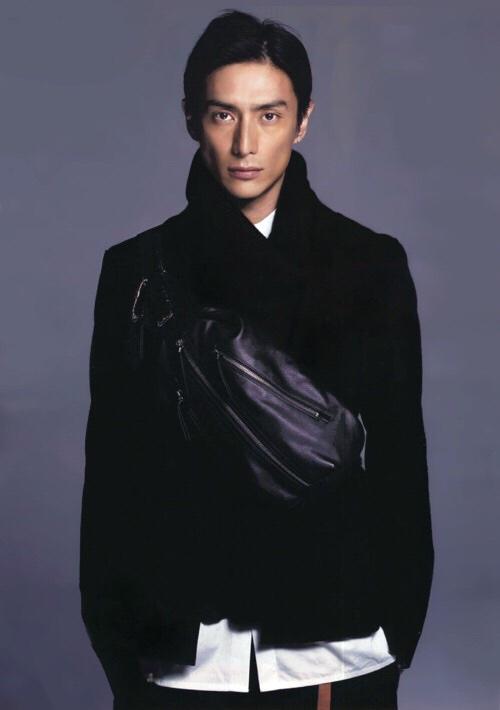 冬服姿の男性有名人画像