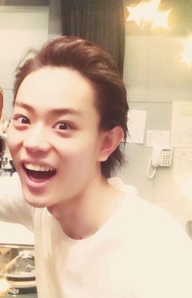 冬服姿の男性有名人画像