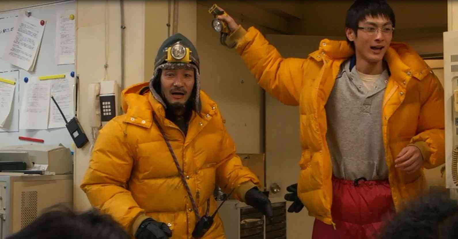 冬服姿の男性有名人画像