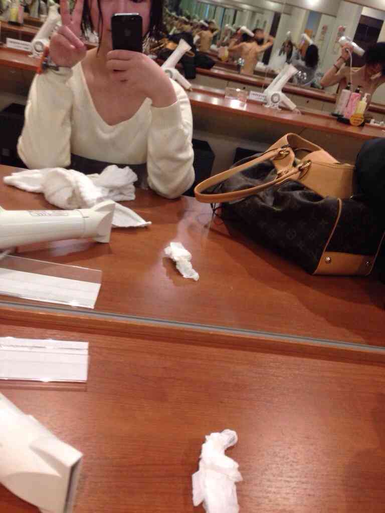 元AV女優・七瀬リナ「年末年始も働く奴は悲しいねww ほんまのボッチやろww」とツイート→批判の声