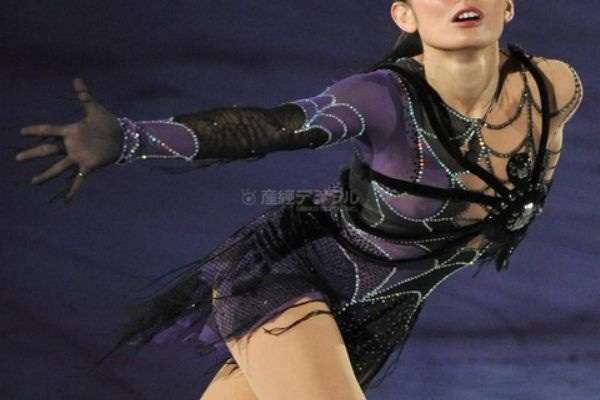 安藤美姫に「太ったね」の声。背中のお肉が「ブルン」と豪快に揺れ…。