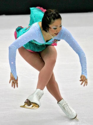 安藤美姫に「太ったね」の声。背中のお肉が「ブルン」と豪快に揺れ…。