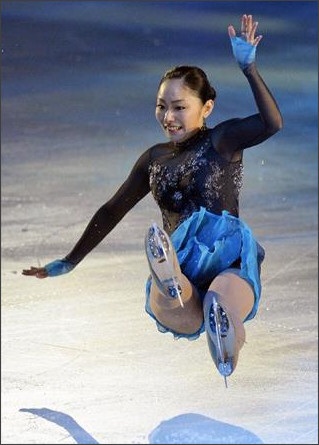 安藤美姫に「太ったね」の声。背中のお肉が「ブルン」と豪快に揺れ…。