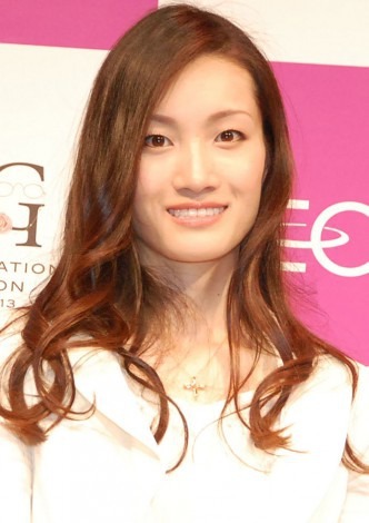 安藤美姫に「太ったね」の声。背中のお肉が「ブルン」と豪快に揺れ…。