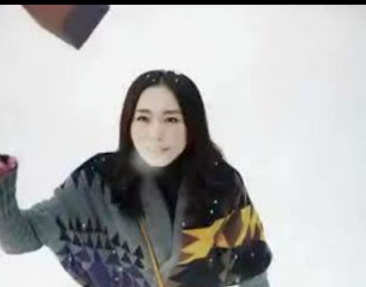 冬服姿の女性有名人画像