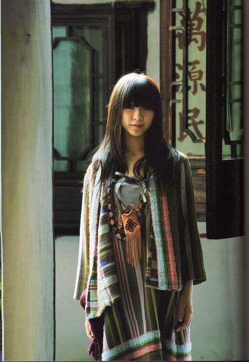 冬服姿の女性有名人画像