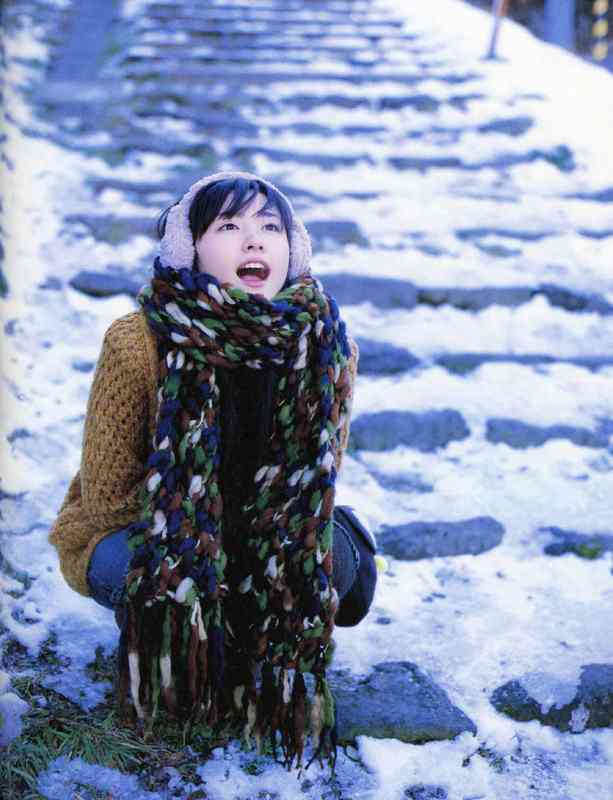 冬服姿の女性有名人画像