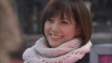 冬服姿の女性有名人画像