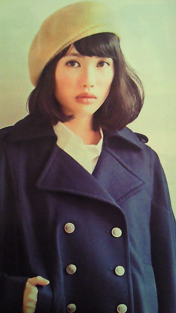 冬服姿の女性有名人画像