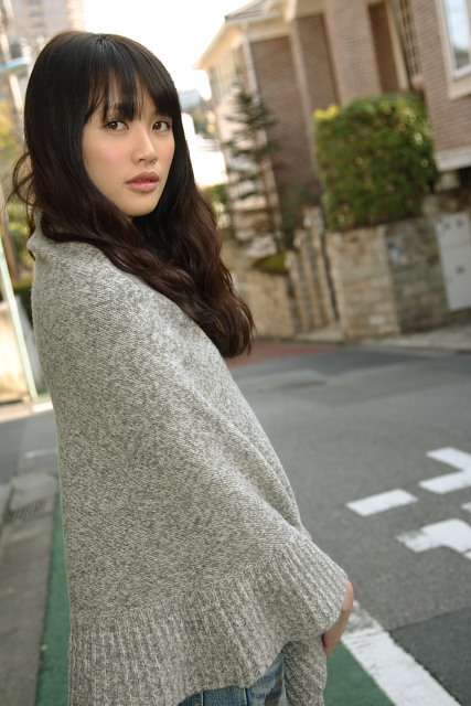 冬服姿の女性有名人画像