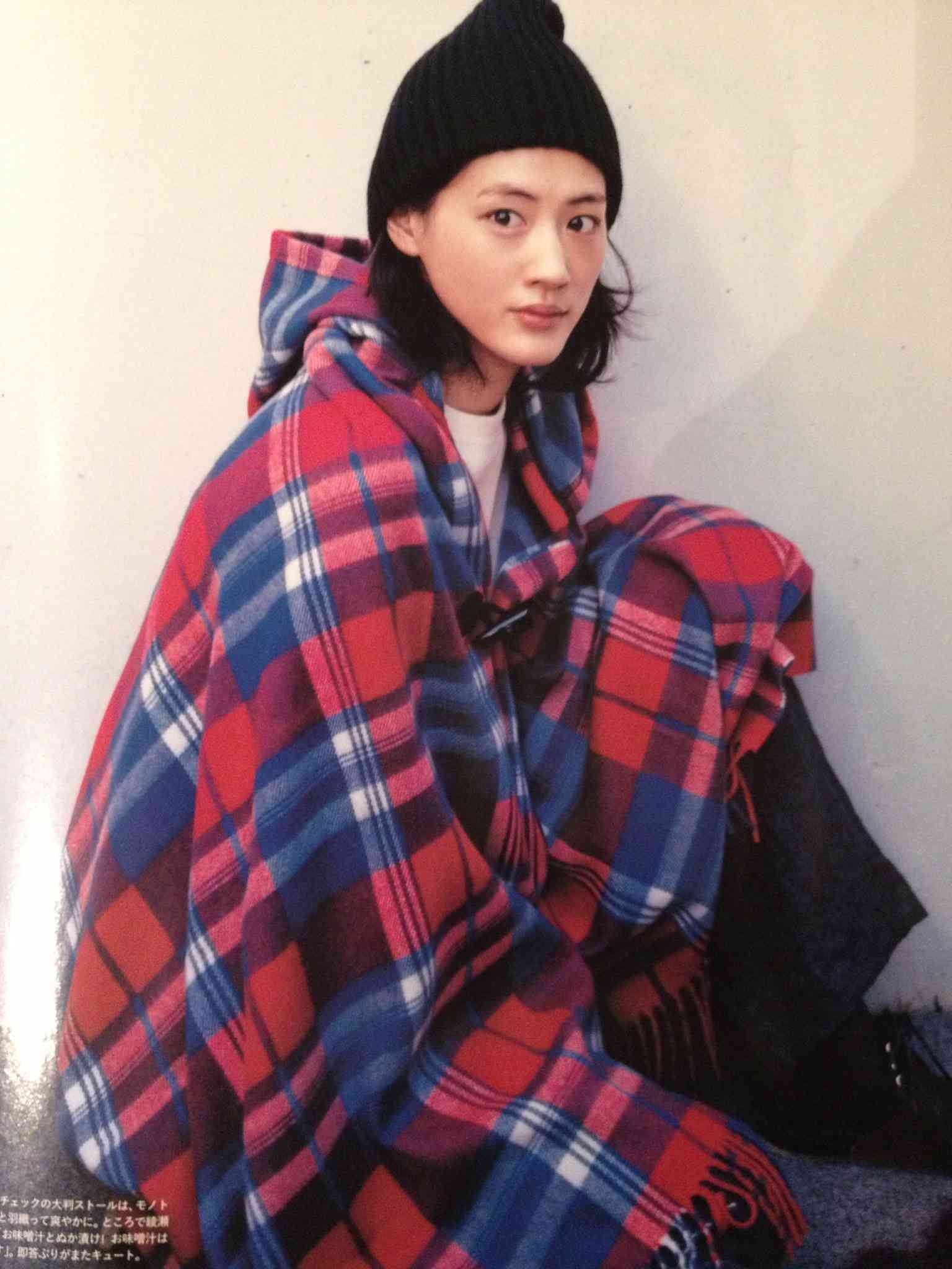 冬服姿の女性有名人画像