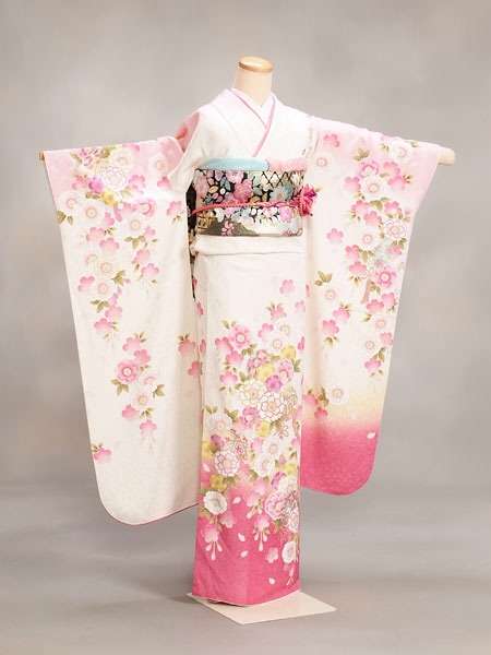 黒ギャルのド派手成人式が今年も話題に 脚露出の“ミニ花魁”、頭に特大ぬいぐるみ