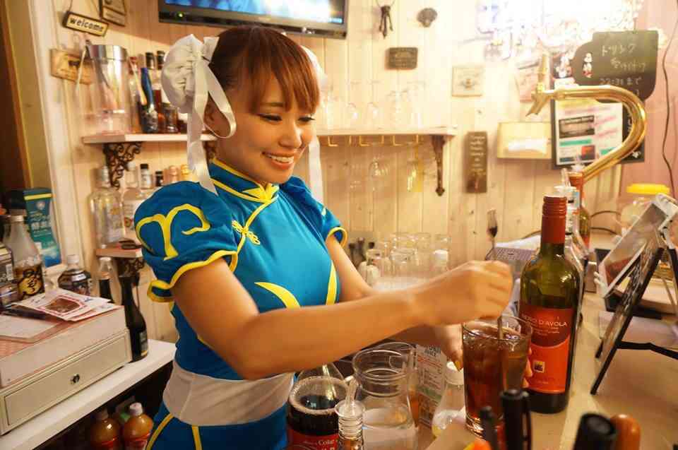 佐藤かよがセクシーな春麗コス、ブログやInstagramの写真に反響。