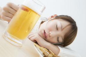 お酒、どのくらい飲むと酔ったなぁと感じますか?
