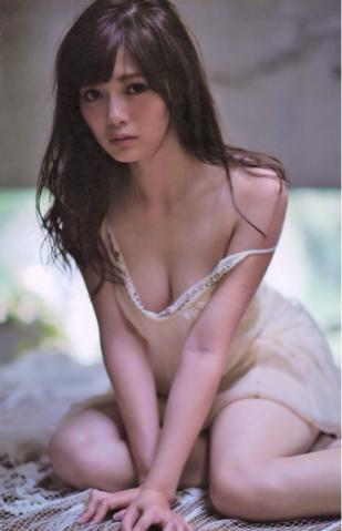 年齢よりも若く見える芸能人 または老けて見える芸能人は？