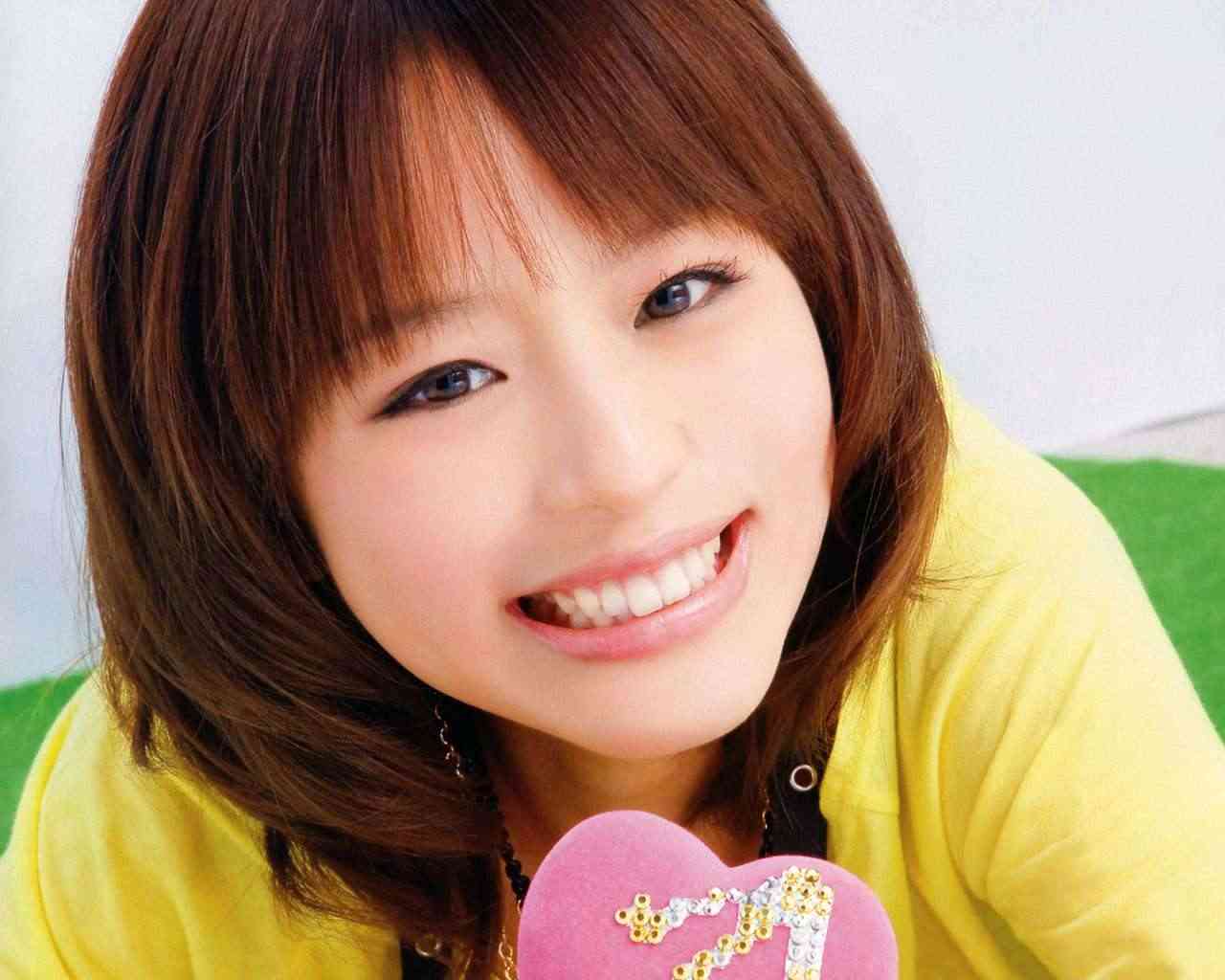 年齢よりも若く見える芸能人 または老けて見える芸能人は？