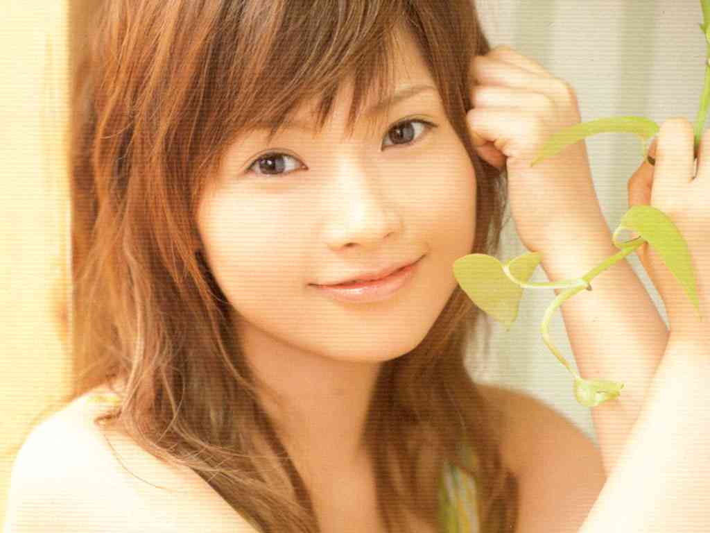 年齢よりも若く見える芸能人 または老けて見える芸能人は？