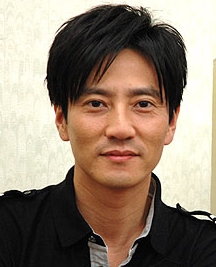 年齢よりも若く見える芸能人 または老けて見える芸能人は？