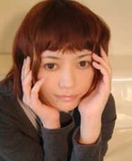 年齢よりも若く見える芸能人 または老けて見える芸能人は？