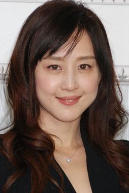 年齢よりも若く見える芸能人 または老けて見える芸能人は？