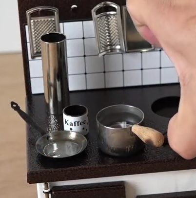 本当に食べられるミニチュアクッキング動画が国内外で話題に！ ミニサイズのフライパン＆お鍋で朝食を作るよ♪