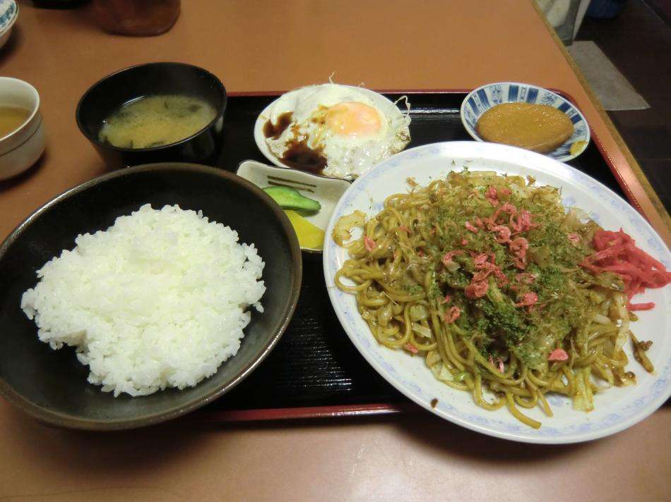 麺類を食べるとき、ご飯も食べますか？