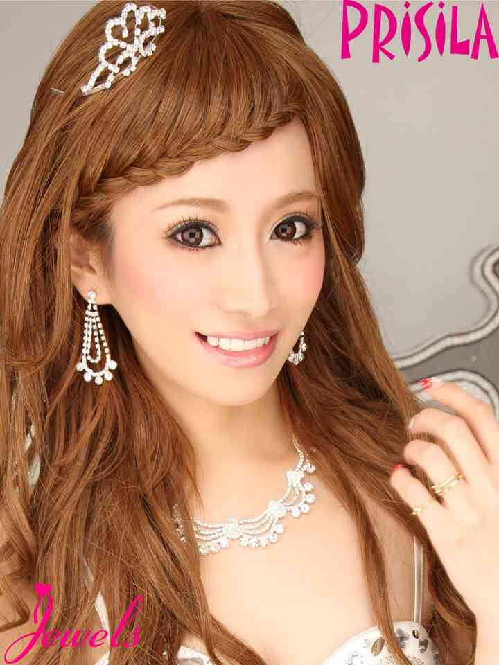 “歌舞伎町No.1キャバ嬢”愛沢えみりが自伝発売！沢尻エリカに出演を切望「大好きなので」