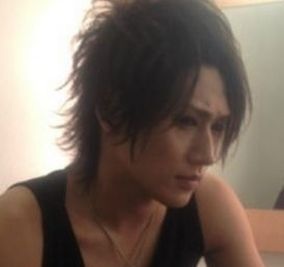 ゴールデンボンバー・樽美酒研二がまたイメチェン!今度の髪色は“ほうじ茶ラテ”