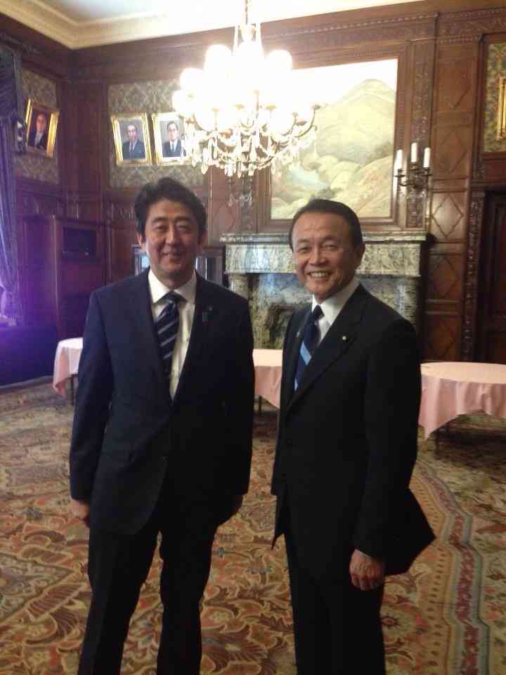 「麻生太郎 かわいい」でネット検索するとめっちゃ和むとツイッターで話題に