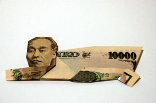 月に最低いくらあれば暮らしていけますか？