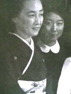 佳子さま伊勢神宮参拝 白のロングドレス姿、お一人で