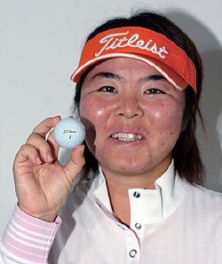 スザンヌ離婚　背景に夫・斉藤和巳と女子プロゴルファー上田桃子との「不倫」