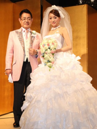 芸能人のウエディングドレス姿を貼っていこう