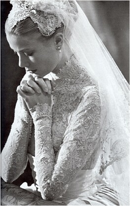 芸能人のウエディングドレス姿を貼っていこう