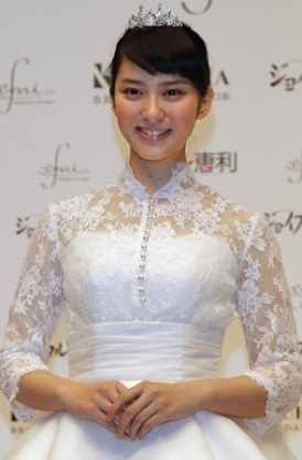 芸能人のウエディングドレス姿を貼っていこう