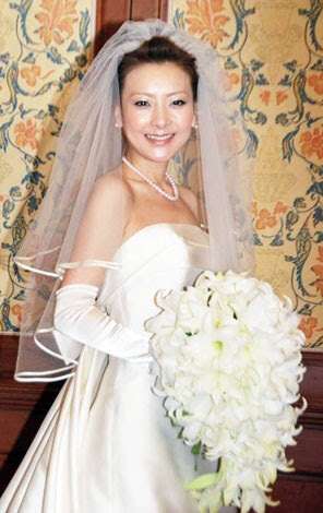 芸能人のウエディングドレス姿を貼っていこう