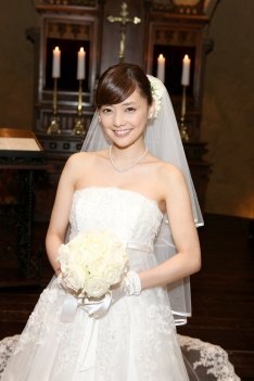 芸能人のウエディングドレス姿を貼っていこう