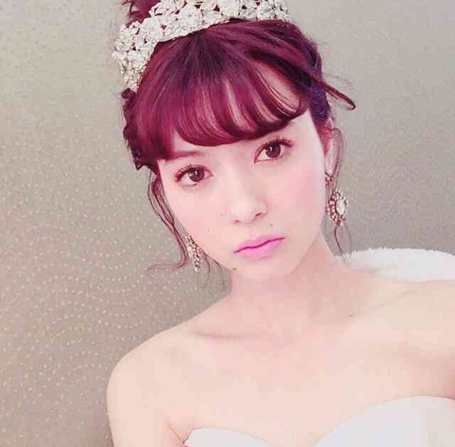 芸能人のウエディングドレス姿を貼っていこう