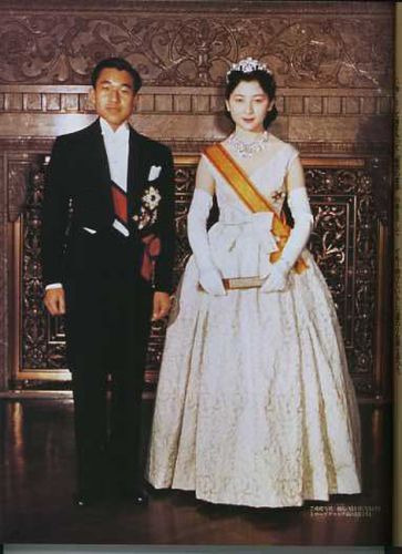 芸能人のウエディングドレス姿を貼っていこう